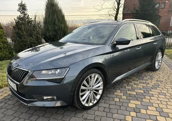 samochody osobowe Skoda Superb cena 69999 przebieg: 267852, rok produkcji 2017 z Pińczów